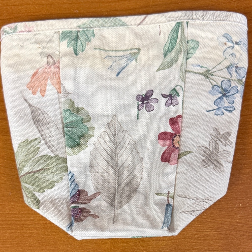 Longaberger Botanical fields over the edge liner for the Pen Pal Basket.